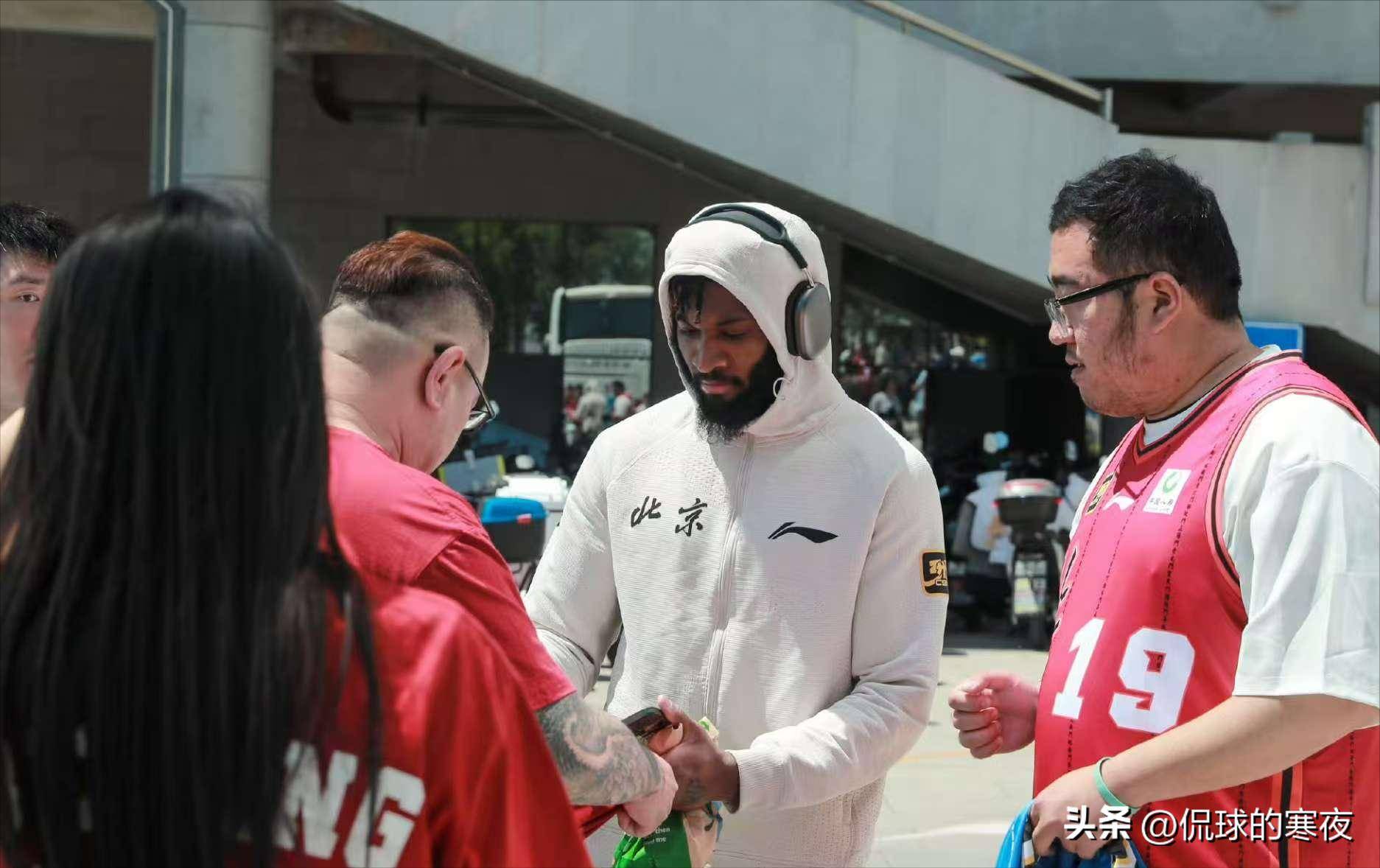 胜利之路：北京男篮将在广东队主场奋力拼搏的简单介绍
