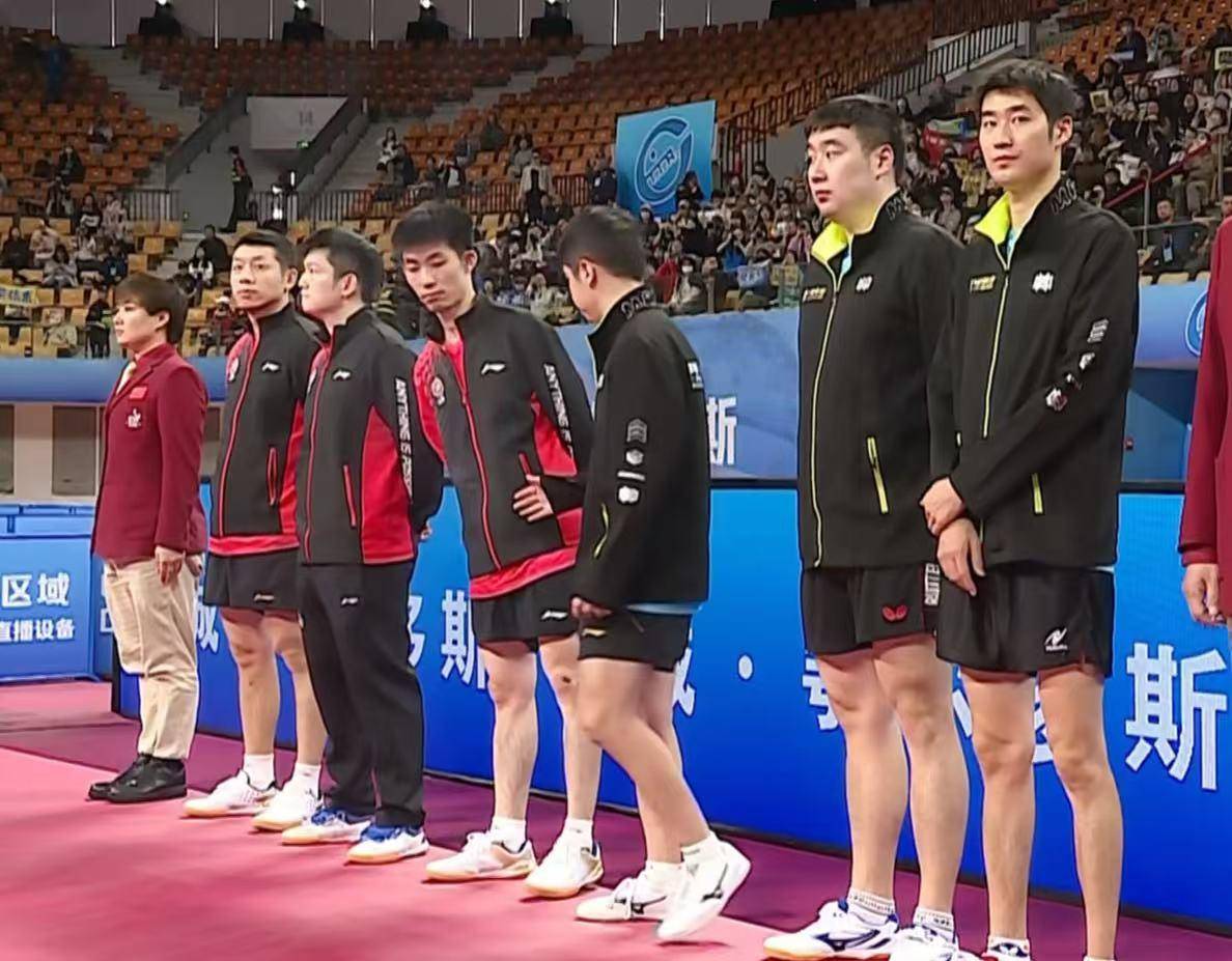 乒乓男团大战中出现看点，全场紧张备战