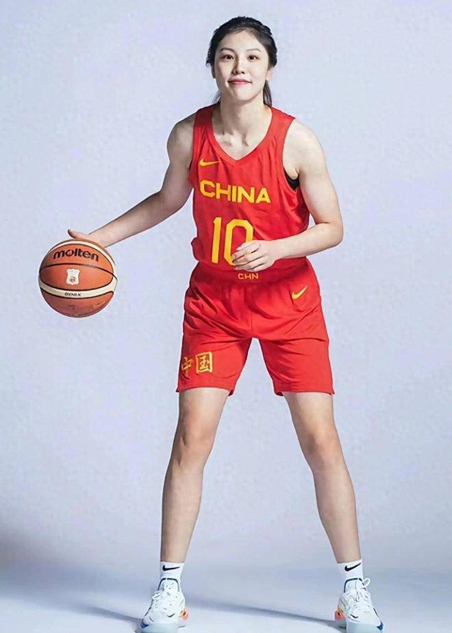 南美篮球新秀脱颖而出，比赛赛场上光芒四射