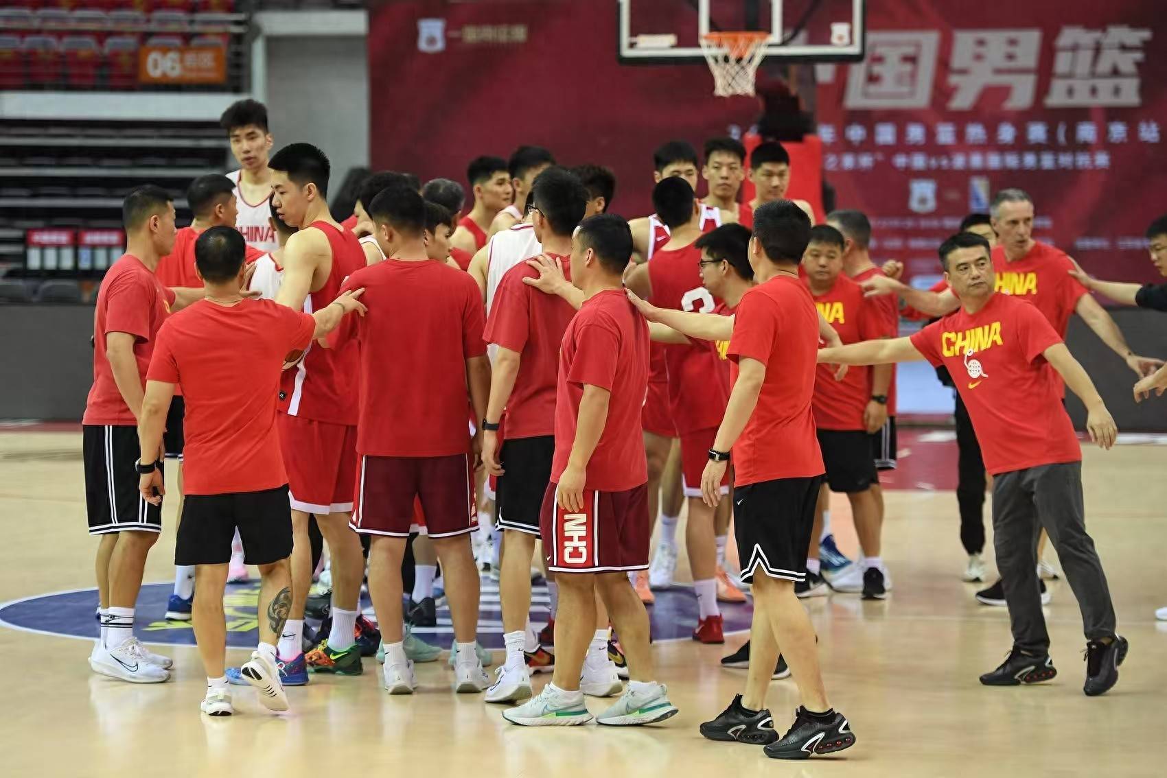 临沂男篮豪取连胜，冲刺季后赛赛场