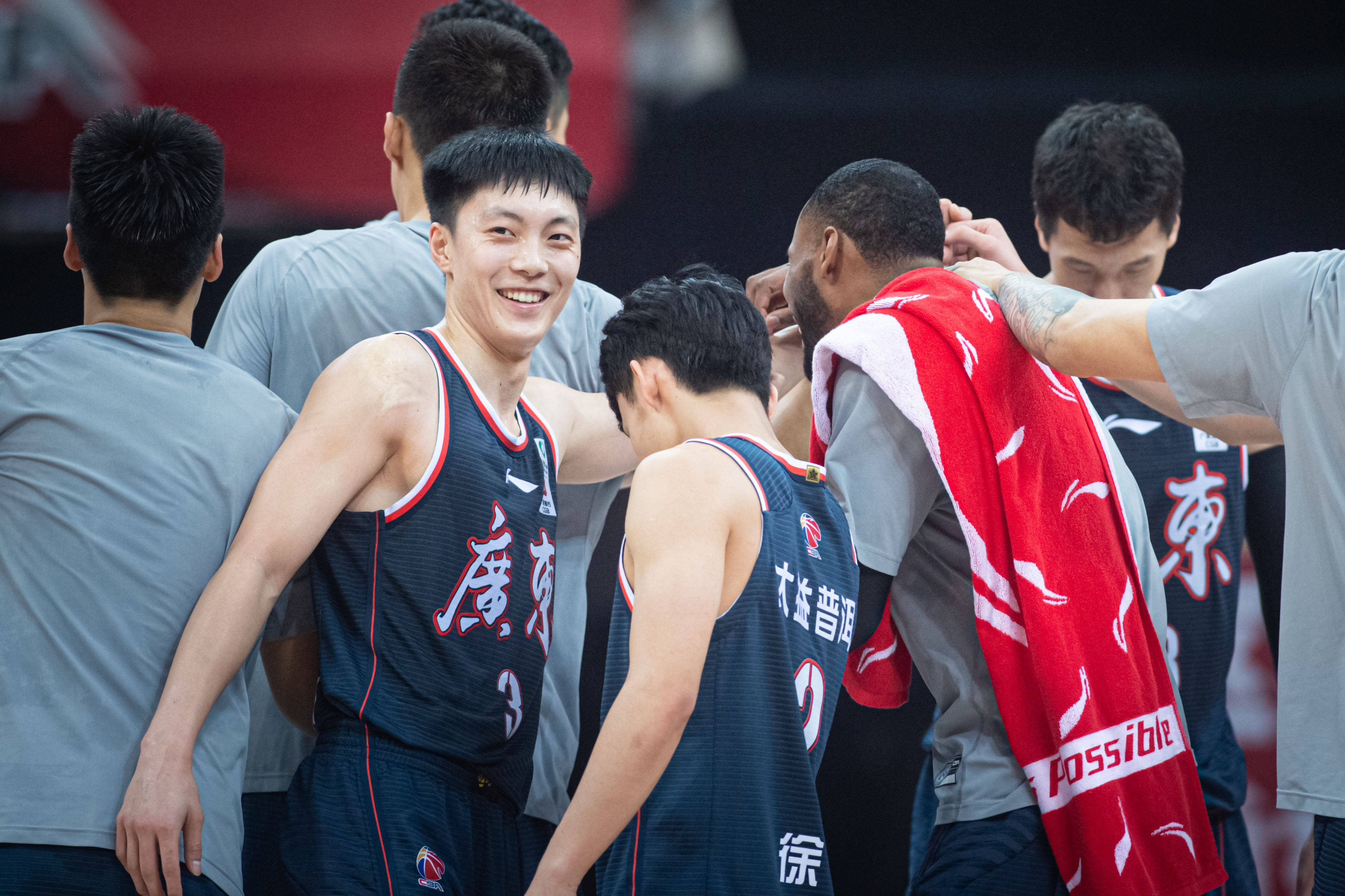 湖南男篮成功击败强敌，展现出色适应能力