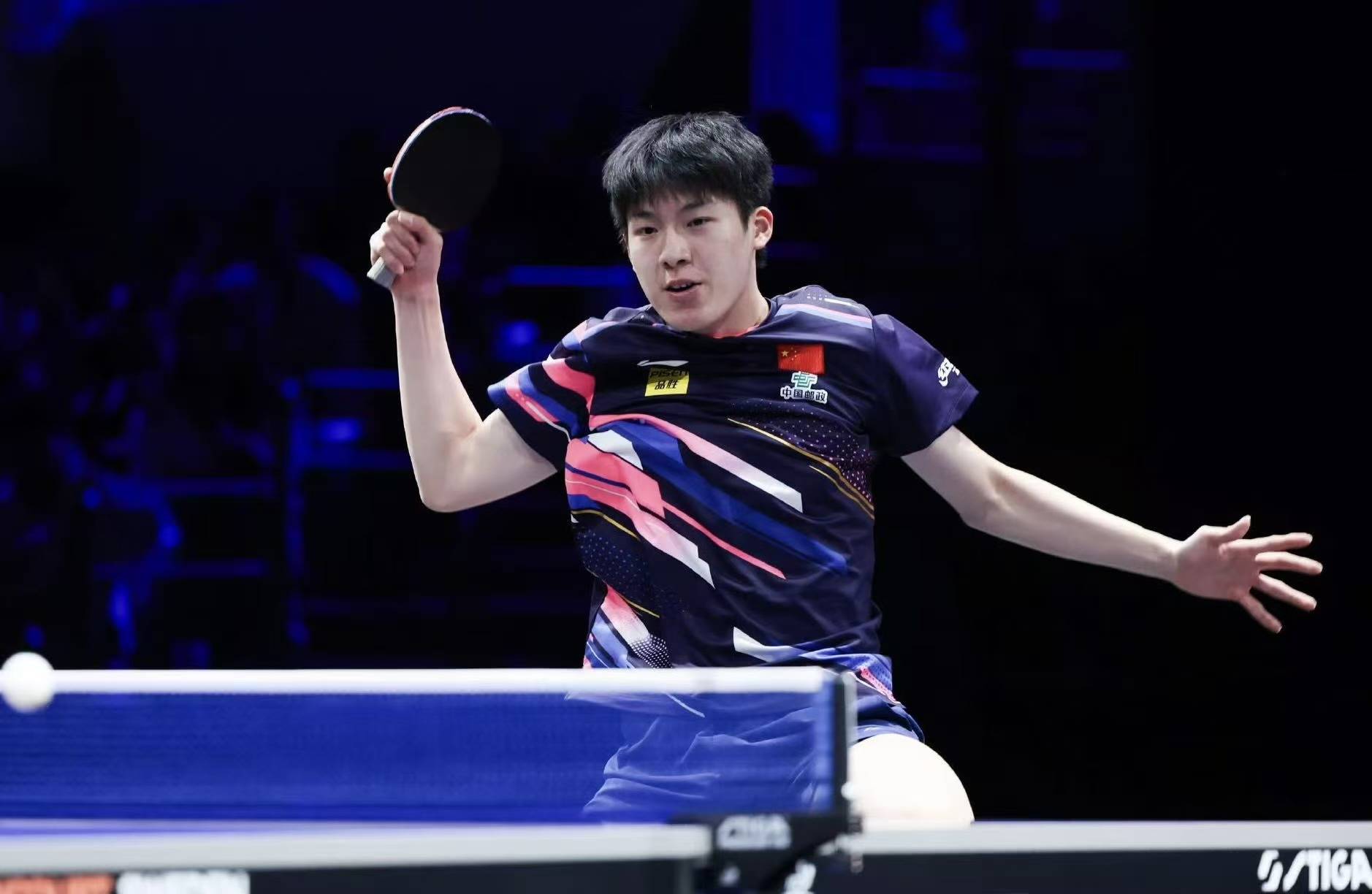 包含中国乒乓球队完胜波兰乒乓球队，奥恰洛夫制霸全场的词条