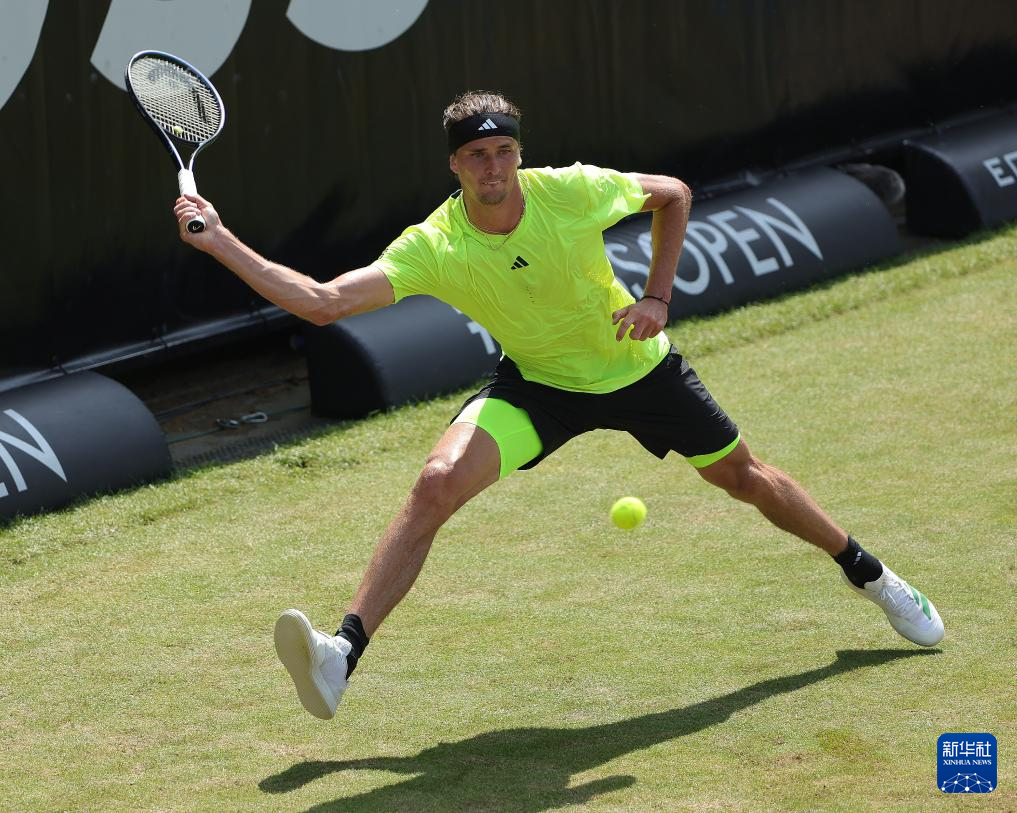 德国网球队力克西班牙网球队，兹维列夫制霸全场的简单介绍