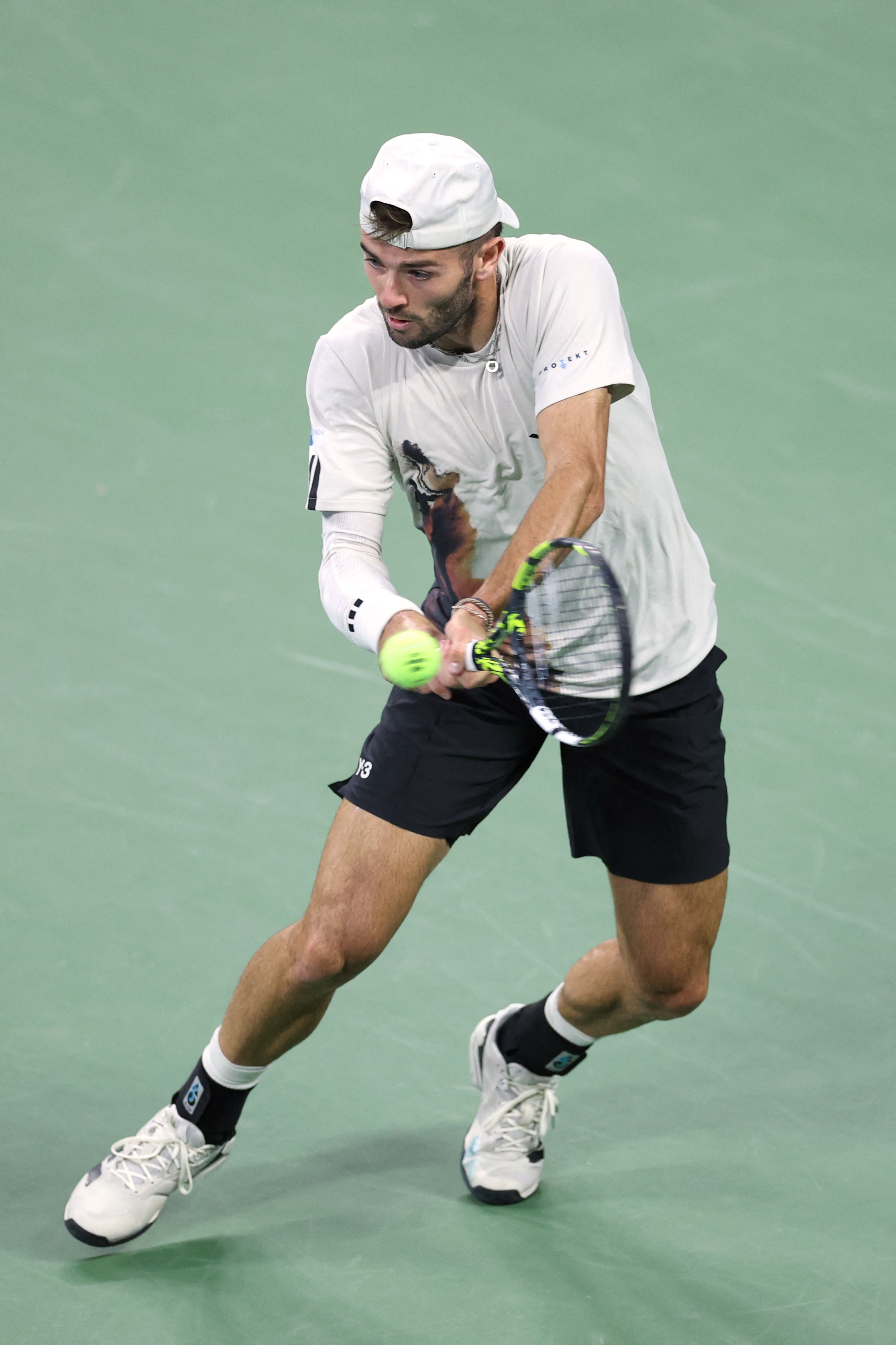 西班牙网球队险胜世界网球队，兹维列夫统治全场的简单介绍