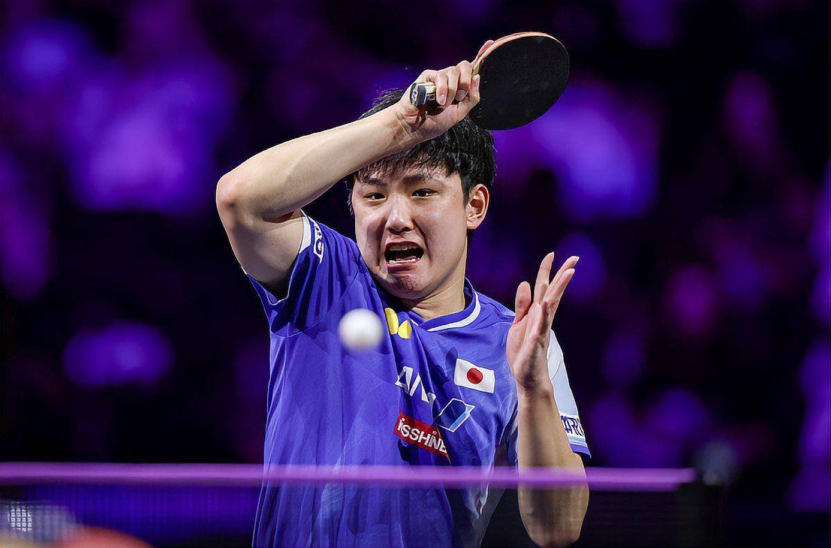 日本队逆转法国队,张本智和统治全场 日本队逆转法国队,张本智和统治全场